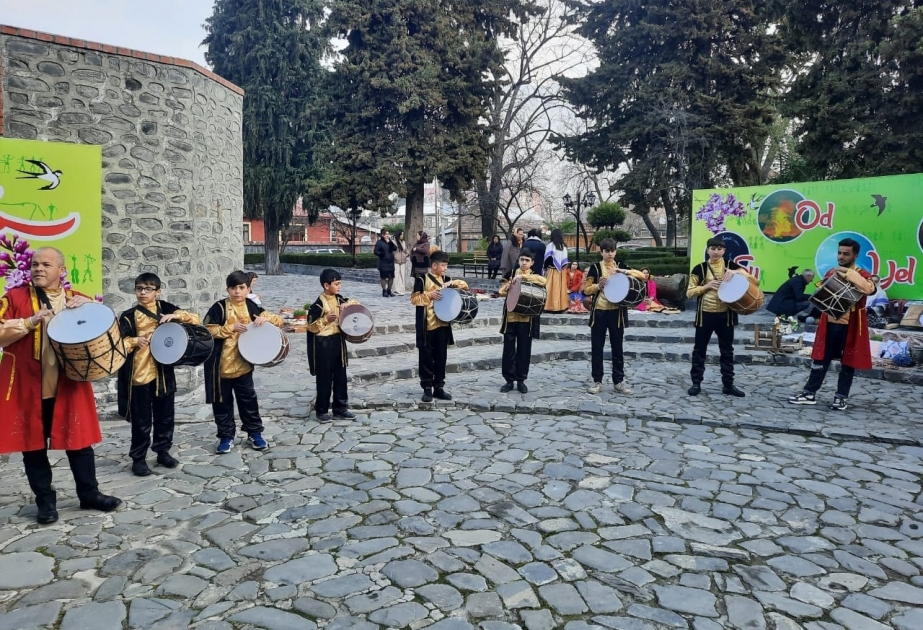 Qaxlılar baharın gəlişini sevinclə qarşılayırlar