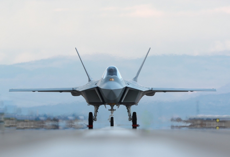 El avión de combate de 5ª generación fabricado en Türkiye se marcha del hangar