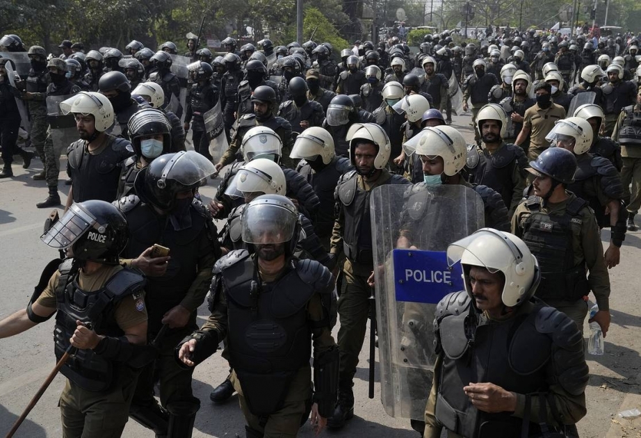 Pakistan polisi İmran Xanın Lahordakı iqamətgahına hücum edib