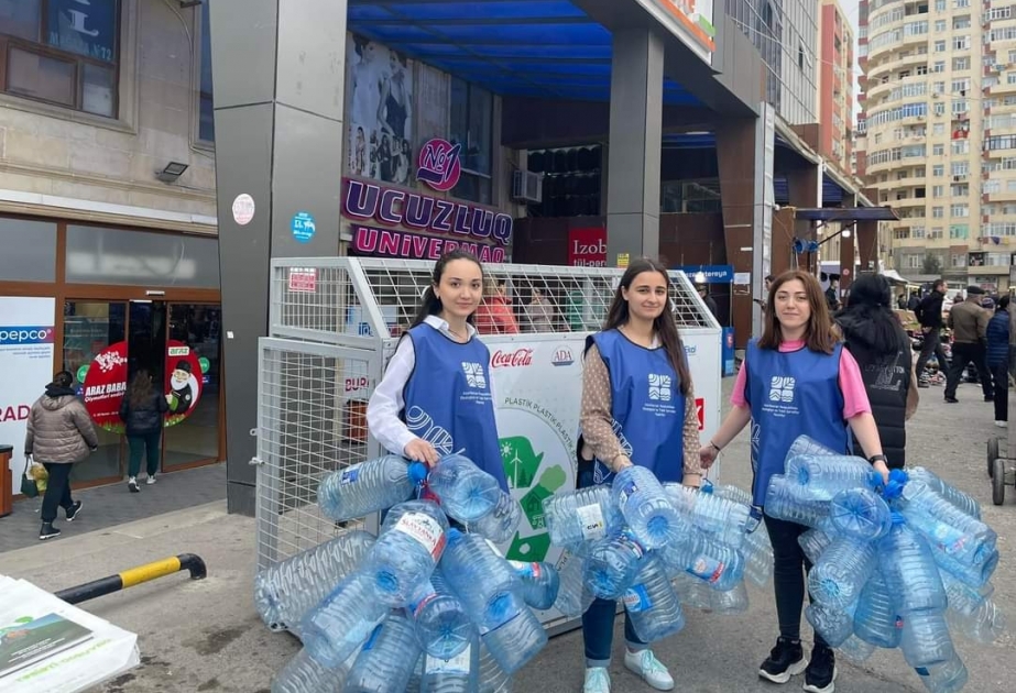 Plastik tullantı təhvil verən vətəndaşlara ekoçanta hədiyyə olunub