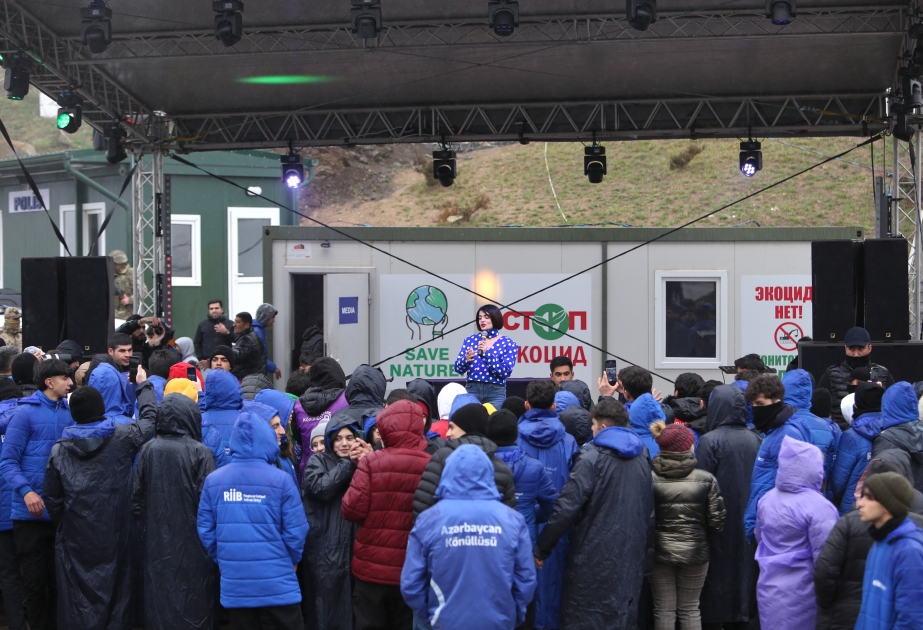 Laçın-Xankəndi yolu: Aksiya iştirakçıları üçün bayram konserti başlayıb