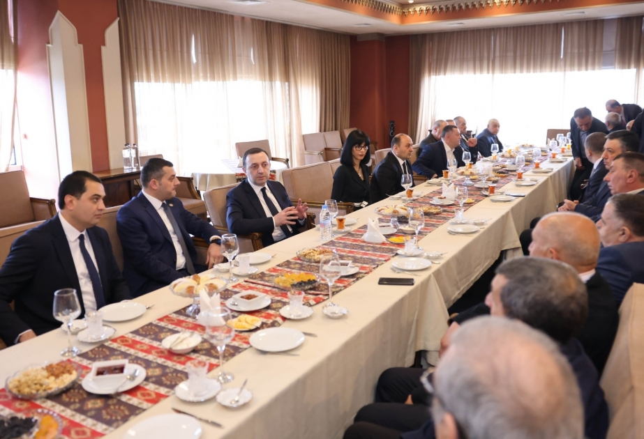 Gürcüstanın Baş naziri Marneulidə azərbaycanlı ağsaqqallarla görüşüb