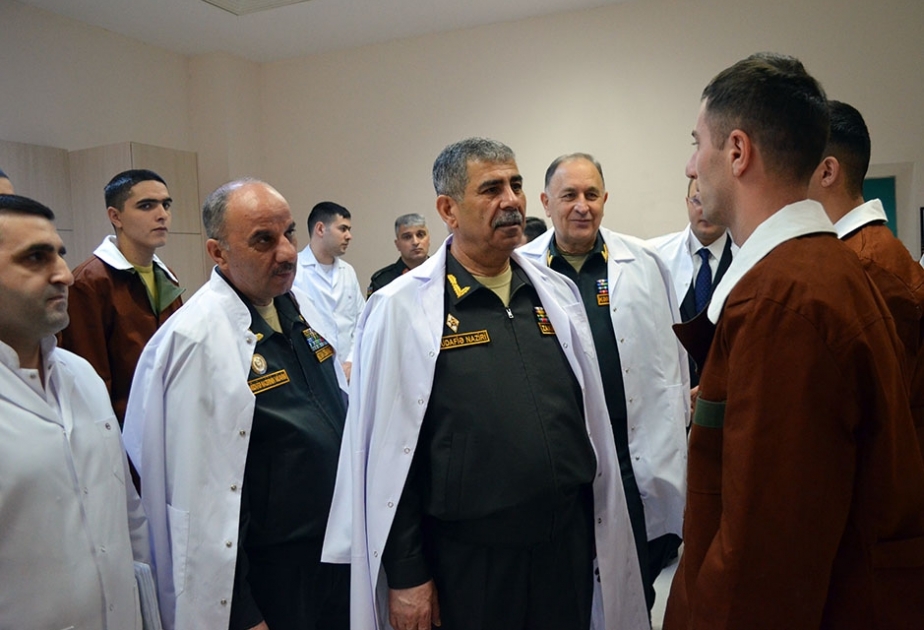 Müdafiə naziri Novruz bayramı münasibətilə hərbi hospitalı ziyarət edib VİDEO