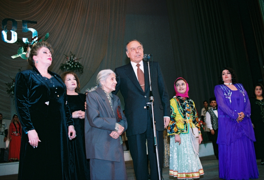 Xalqa bağışlanmış ömürdən anlar: 1998-ci ilin apreli