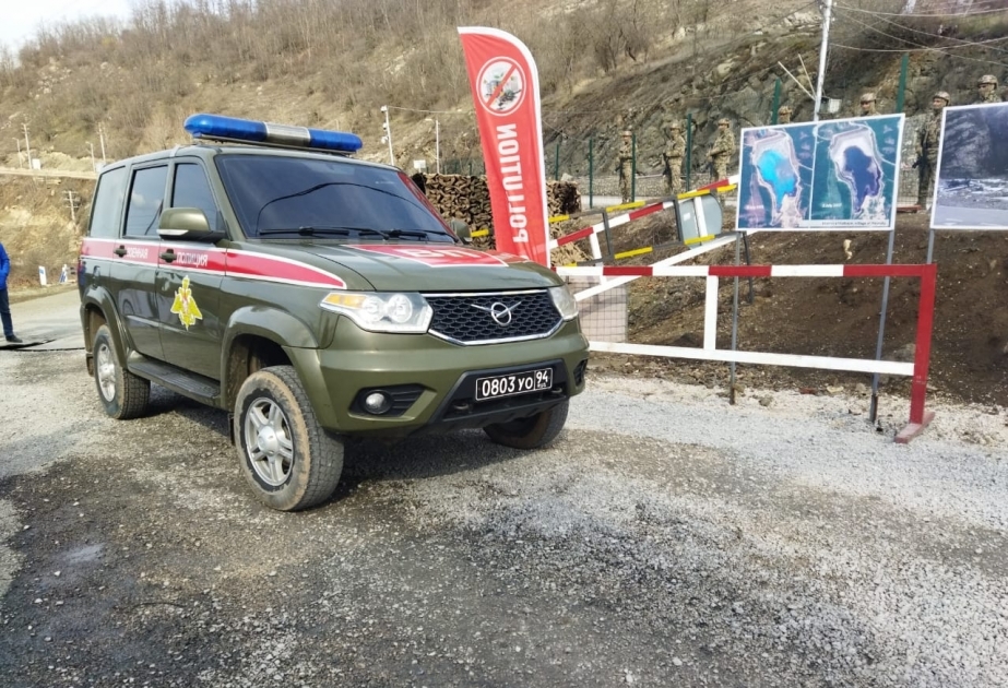 Шесть автомобилей миротворцев проехали по территории проведения акции