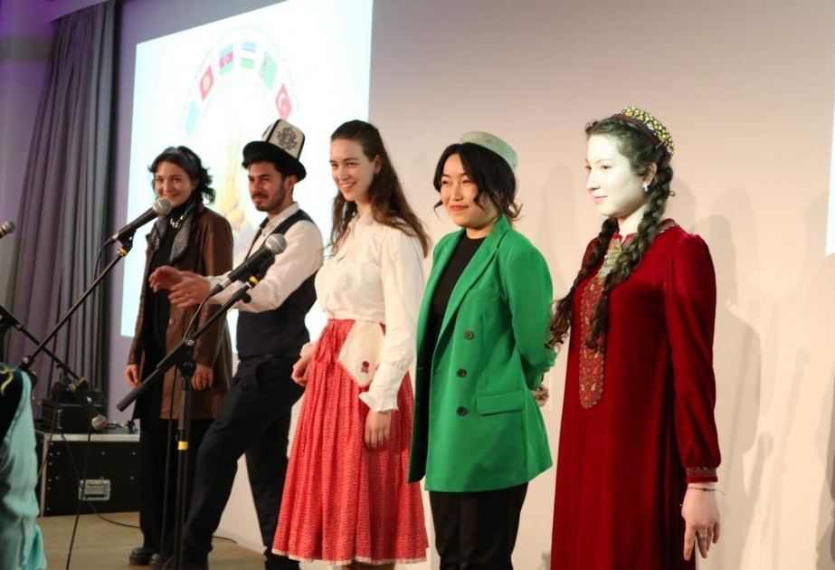 Budapeştdə türk xalqlarının gəncləri bir araya gəliblər