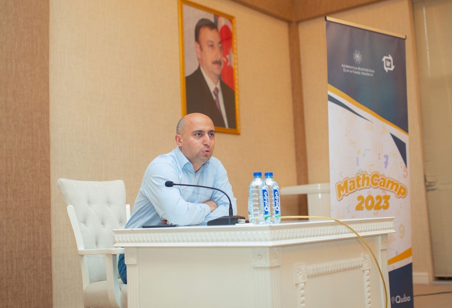 Emin Əmrullayev tələbə düşərgələrinin iştirakçıları ilə görüşüb