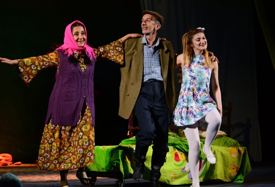 Paytaxt teatrlarının bölgələrə qastrolu davam edir