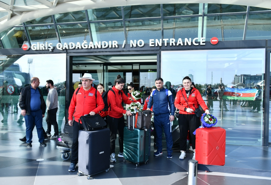 Dünya çempionatında ilkə imza atan Azərbaycan millisi Bakıya qayıdıb