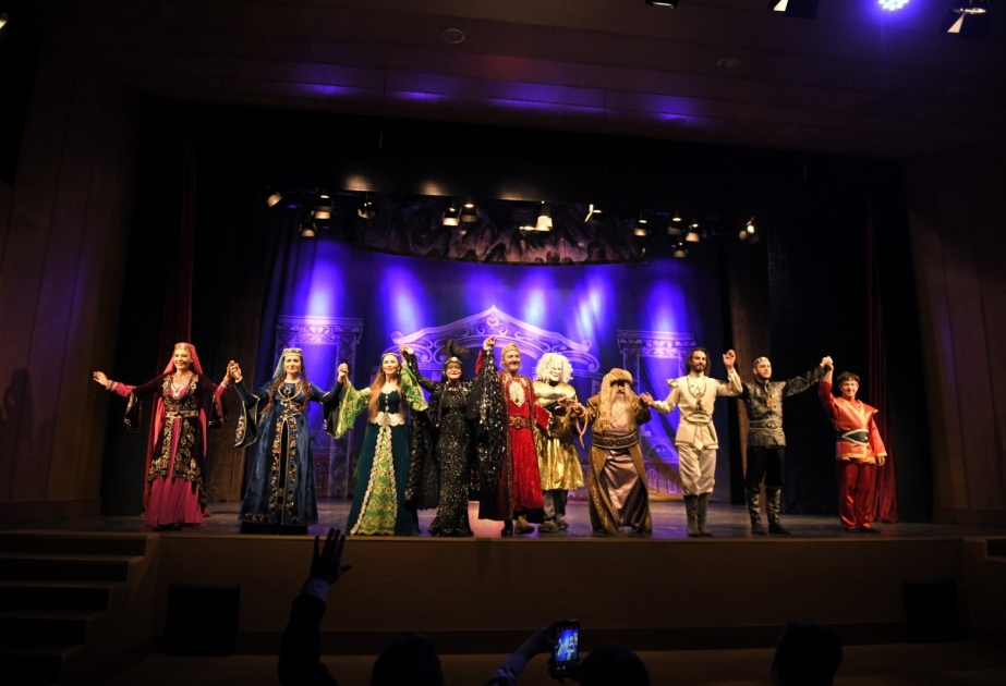 Akademik Milli Dram Teatrı Beynəlxalq Teatr Günündə şəkililərin qonağı olub