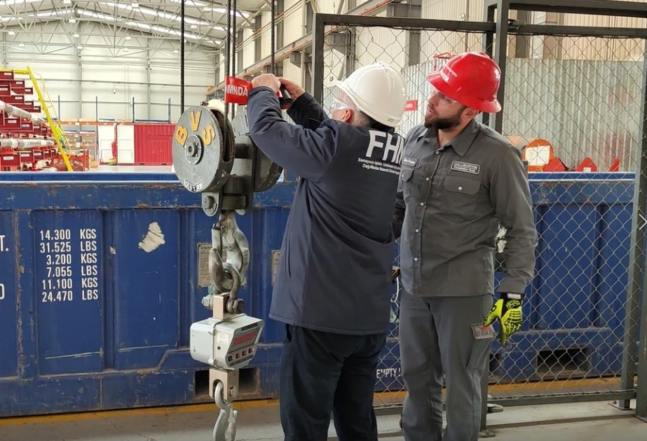 FHN təhlükəli kranın fəaliyyətini dayandırıb VİDEO