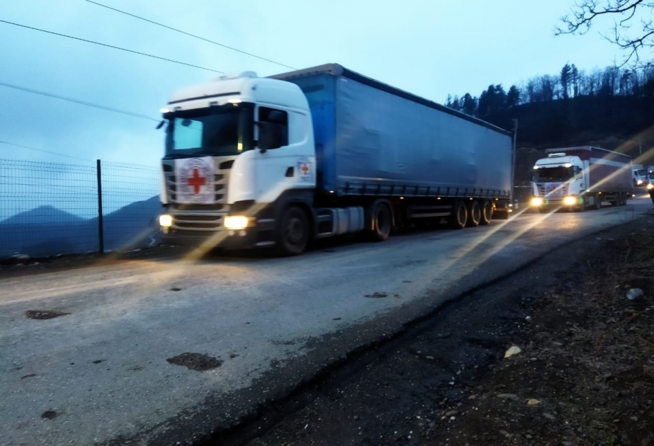 Straße Latschin-Khankendi: Gestern haben insgesamt 88 Fahrzeuge Protestgebiet ungehindert passiert