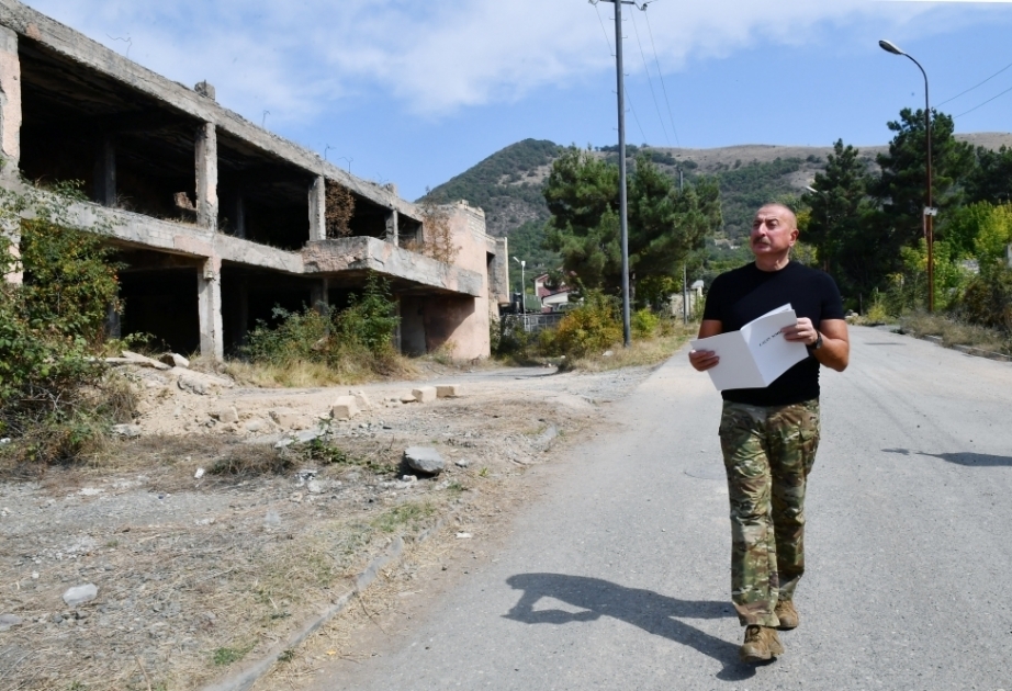 Präsident Ilham Aliyev: Gesamte Infrastruktur der Stadt Latschin wird neu aufgebaut