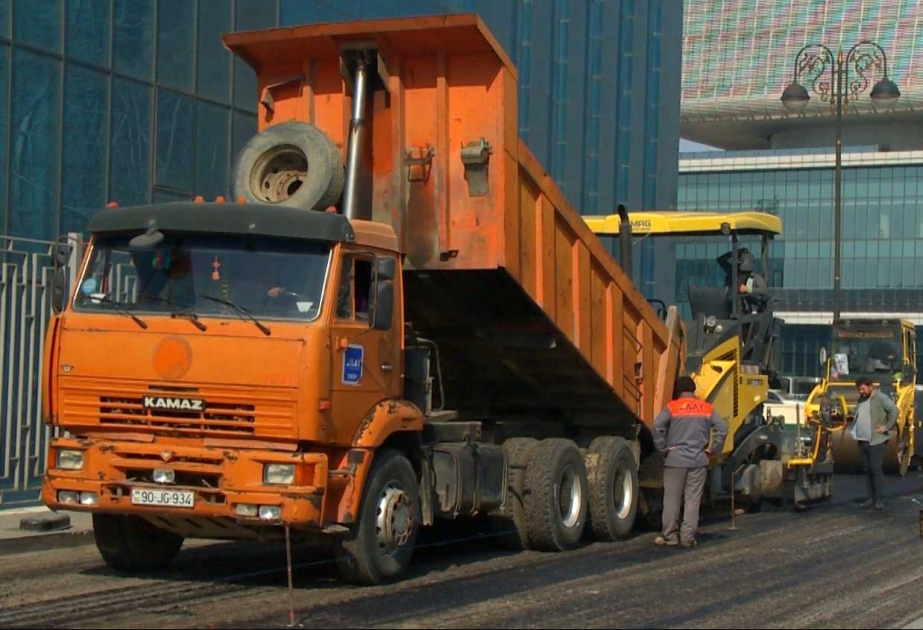 Bakının Müzəffər Nərimanov küçəsində cari təmir işləri aparılır