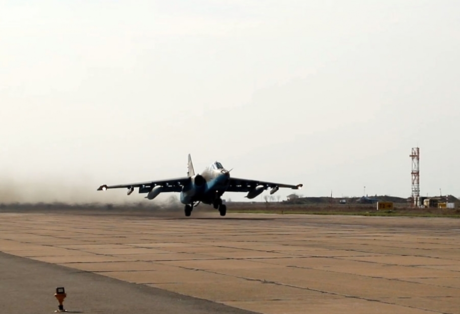Авиационные средства ВВС Азербайджана выполняют учебно-тренировочные полеты
