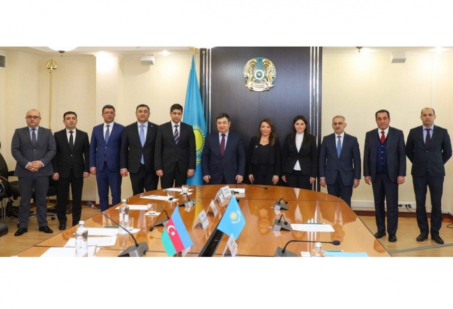 Azerbaiyán y Kazajistán discuten la cooperación en el campo de la información