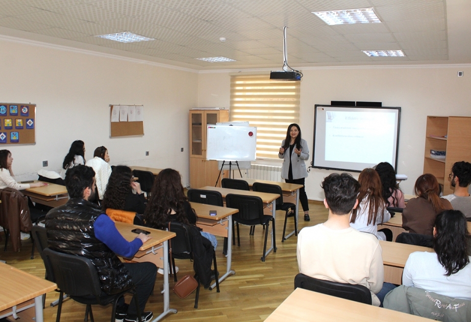 Təhsil İnstitutu təcrübəçi tələbələr üçün təlim və seminarlara başlayıb