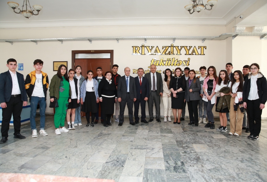 Şagirdlər “Bir günlük tələbə olaq” layihəsi çərçivəsində ADPU-ya ekskursiya ediblər