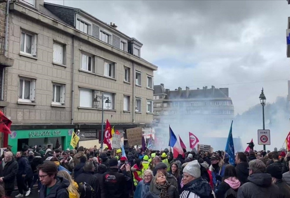France : Les forces de l'ordre font usage de gaz lacrymogène contre les manifestants

