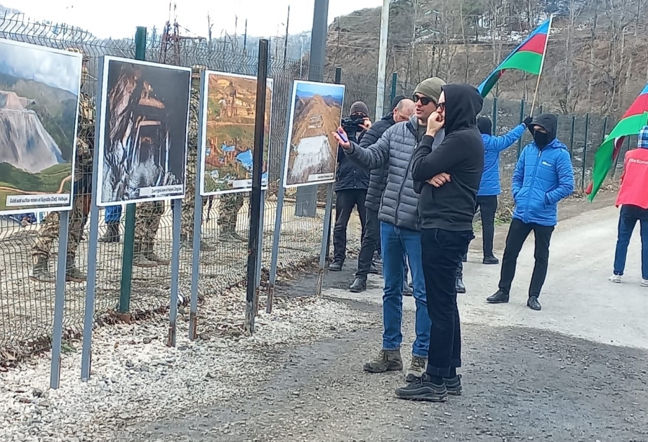Lachin-Khankendi road: foreign media reps arrive at protest area