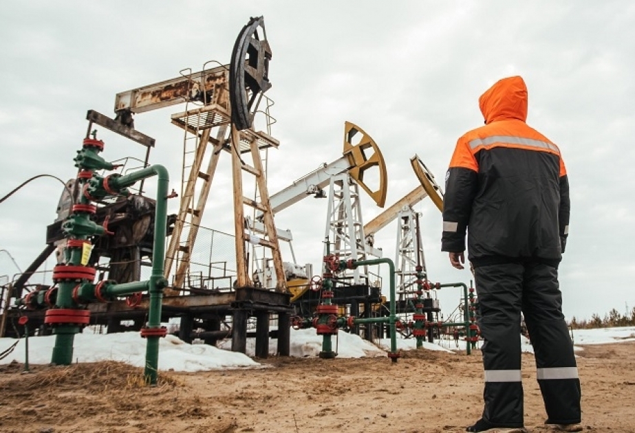 Rusiya gündəlik neft hasilatının 500 min barel azaldılması qərarını qüvvədə saxlayır