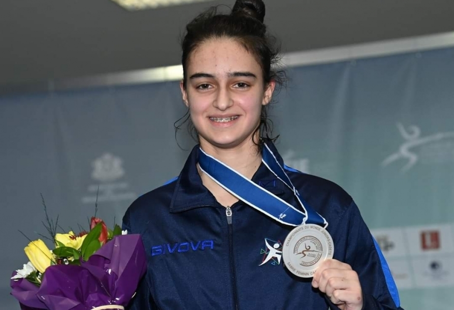 Азербайджанская спортсменка завоевала серебряную медаль на чемпионате мира по фехтованию в Болгарии