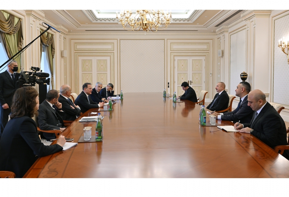 Staatspräsident von Aserbaidschan empfängt stellvertretenden Minister für auswärtige Angelegenheiten und internationale Zusammenarbeit Italiens   VIDEO