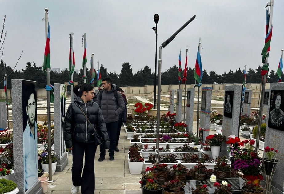 Члены Студенческо-молодежной организации БГУ посетили II Аллею почетного захоронения