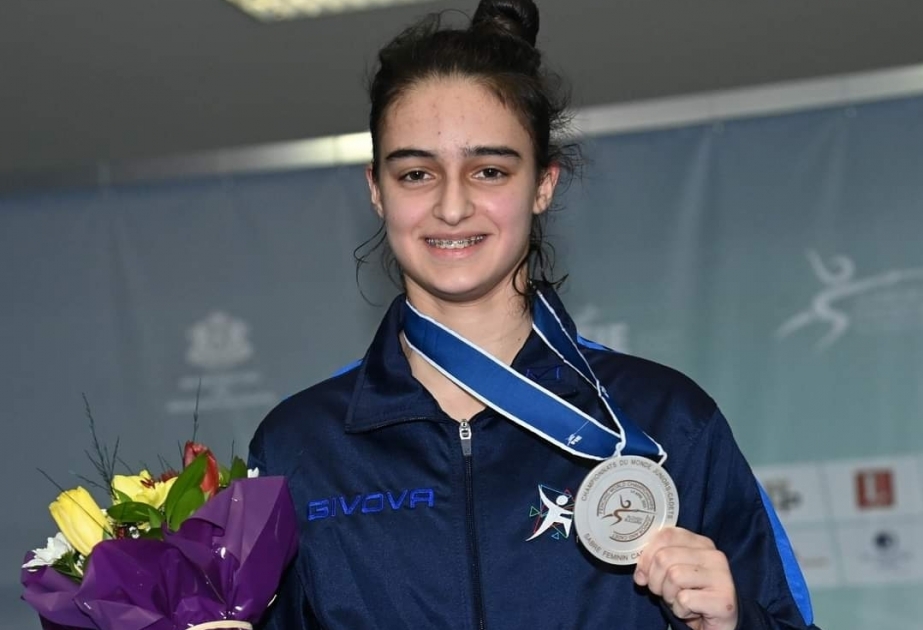 La esgrimista azerbaiyana logra la medalla de plata en el Campeonato del Mundo