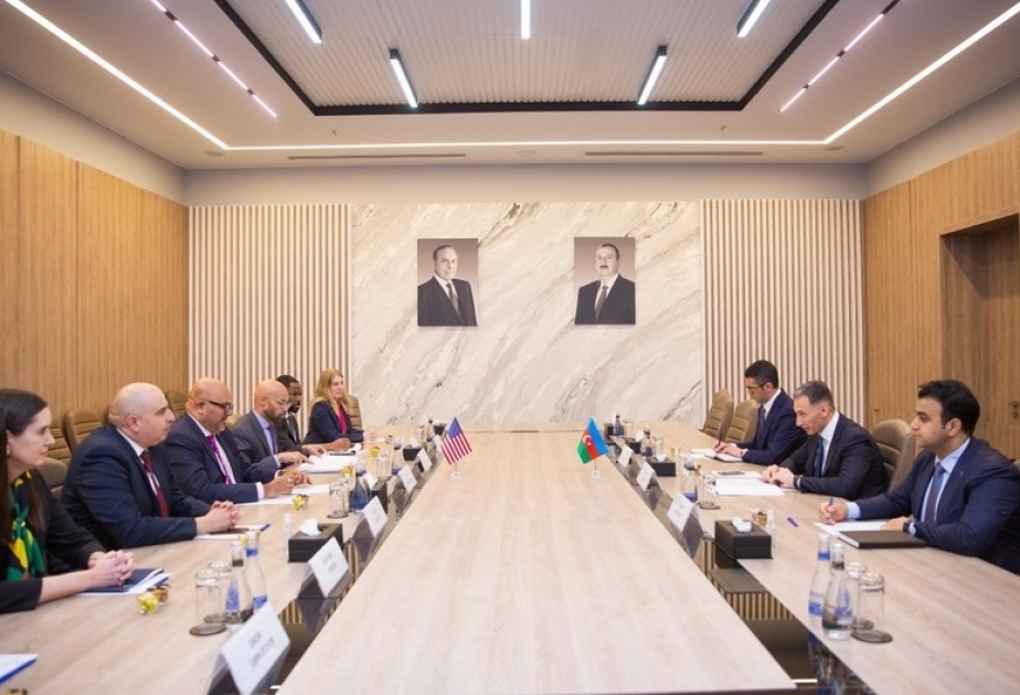 الوزير رشاد نبييف يلتقي مساعد وزير التجارة الأمريكي