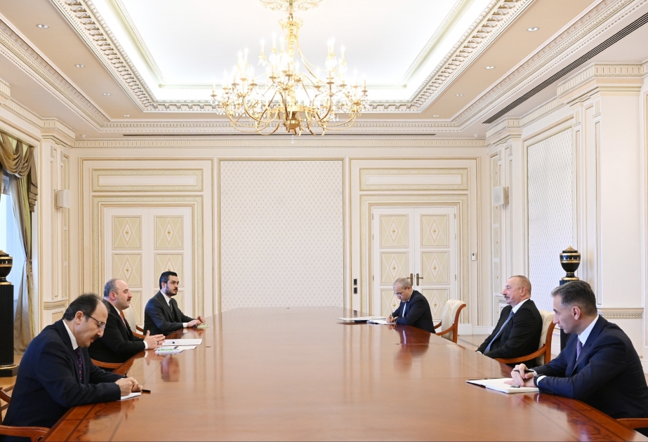 Präsident Ilham Aliyev empfängt türkischen Minister für Industrie und Technologie VIDEO