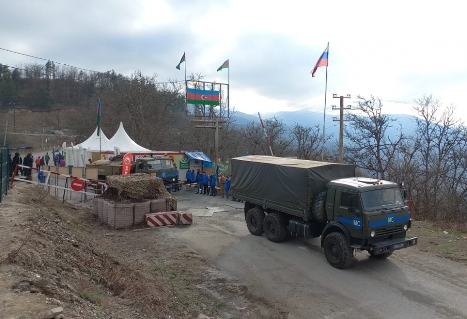 44 véhicules des soldats russes traversent la zone de manifestation pacifique