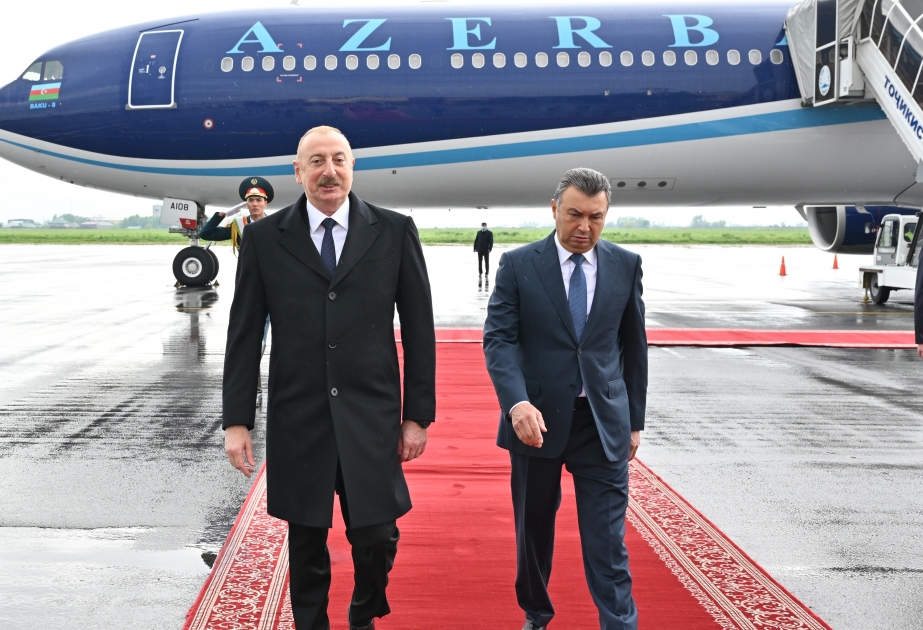 Президент Азербайджана Ильхам Алиев прибыл с государственным визитом в Таджикистан ВИДЕО