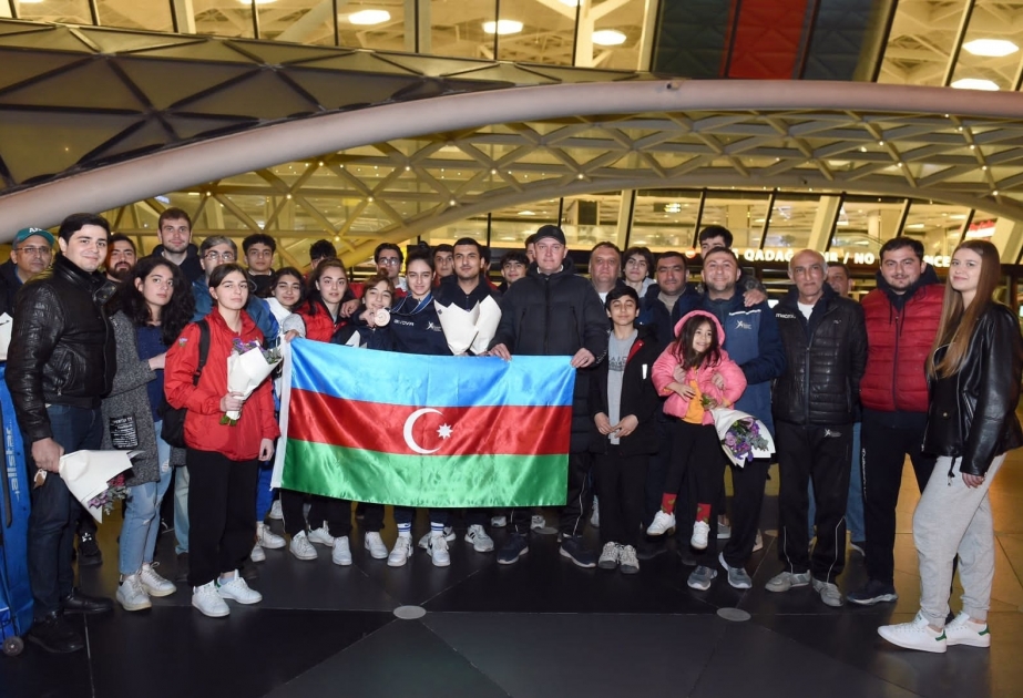 Dünya çempionatında gümüş medal qazanan qılıncoynadanımız Bakıya qayıdıb