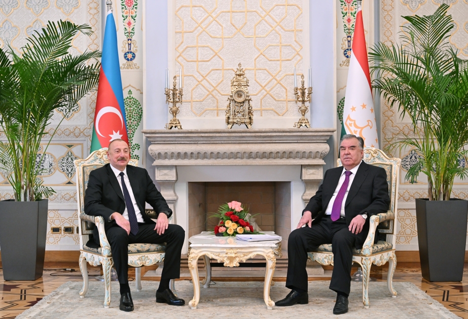 El Presidente de Azerbaiyán se reúne a solas con el Presidente de Tayikistán