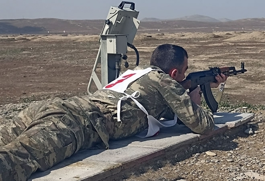 El Ejército de Azerbaiyán celebra un campeonato de cross paramilitar