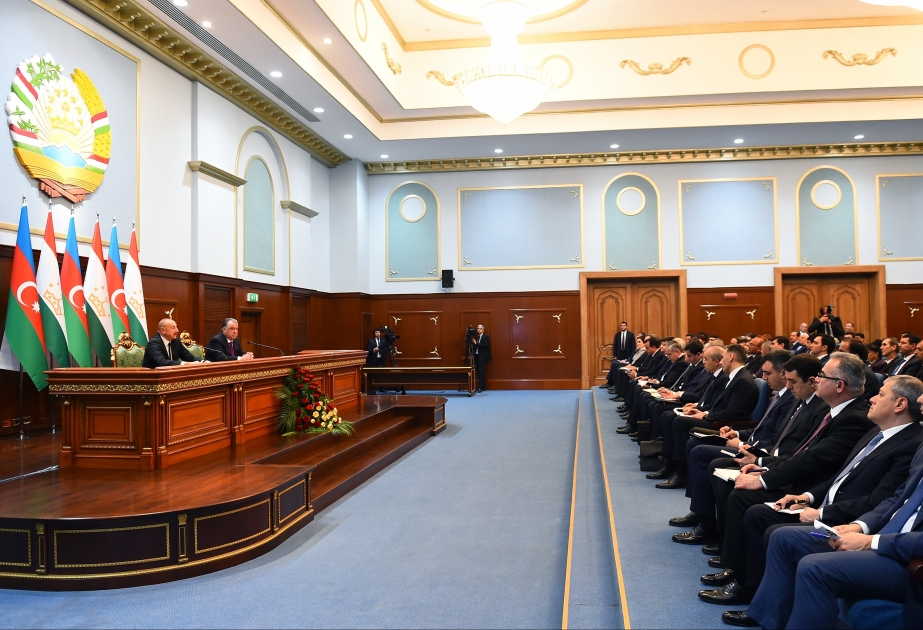 Los presidentes de Azerbaiyán y Tayikistán hicieron declaraciones a la prensa