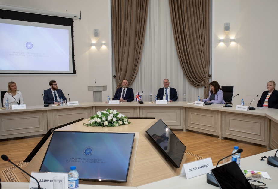 Azerbaiyán y Gran Bretaña discuten la cooperación energética