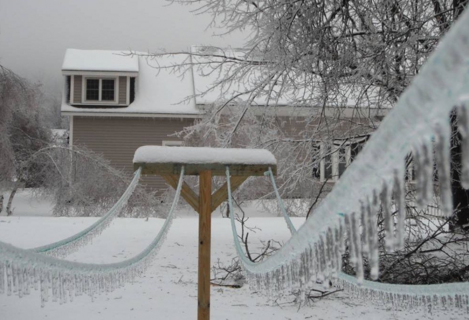 Kanadada buzlu yağış səbəbindən yüz minlərlə insan işıqsız qalıb