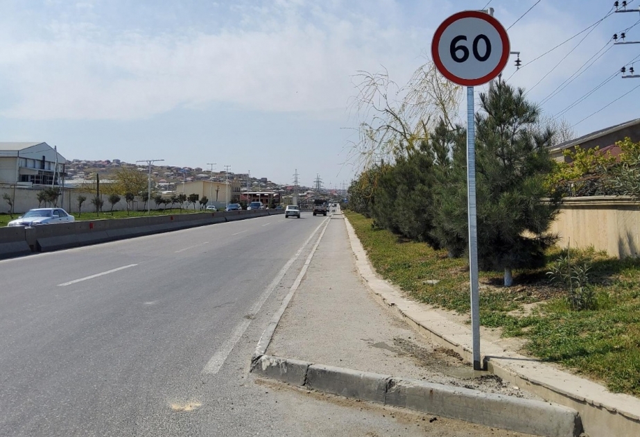 Daha bir yolda sürət həddinin endirilməsi ilə əlaqədar olaraq müvafiq yol nişanları quraşdırılıb