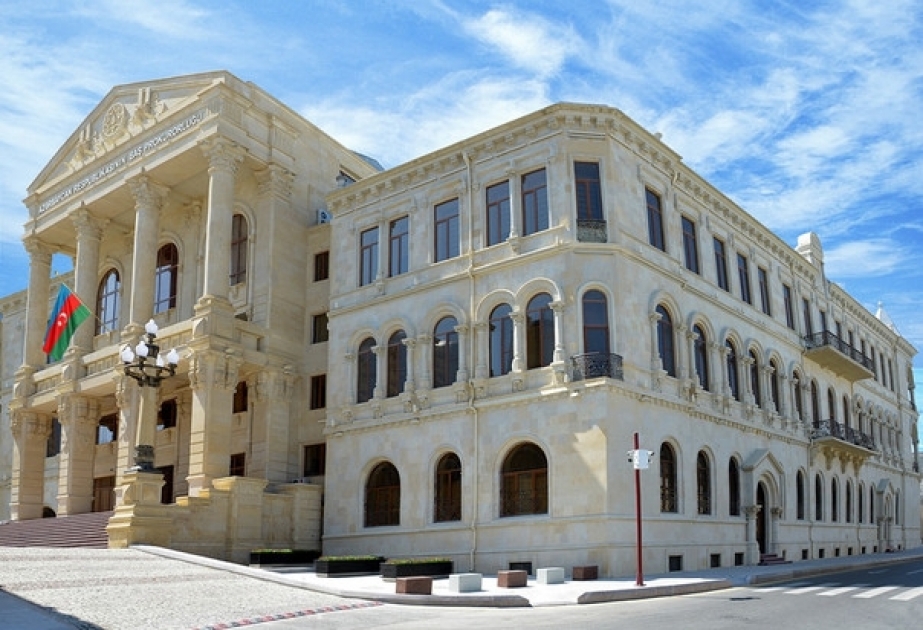 Baş Prokurorluğun inzibati binası qarşısında narazılıq ifadə edən şəxslərə hüquqları izah olunub -  Açıqlama
