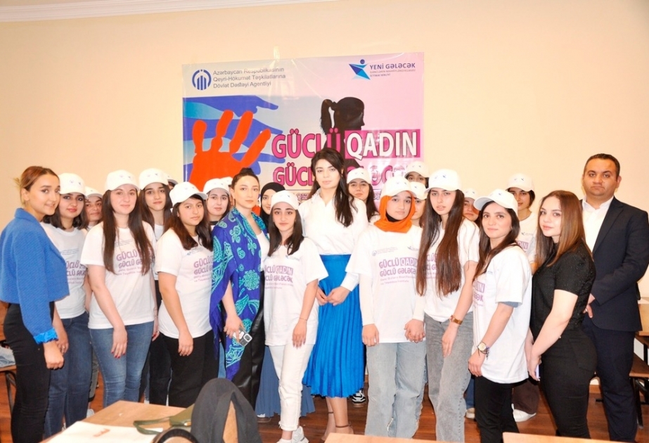 Gənc qızlar üçün cəmiyyətdə qadınların rolunun əhəmiyyətinə dair təlim keçirilib