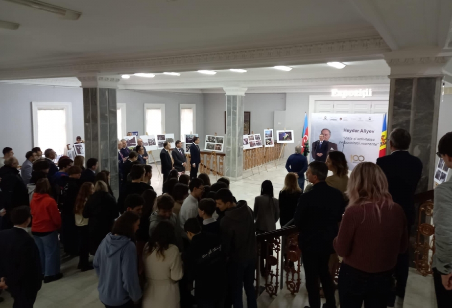 В Молдове состоялось торжественное открытие выставки, посвященной 100-летнему юбилею Гейдара Алиева