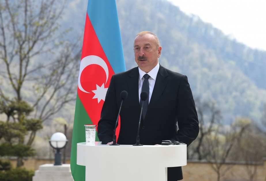 Президент Ильхам Алиев: Азербайджанская компания SOCAR успешно функционирует в Грузии