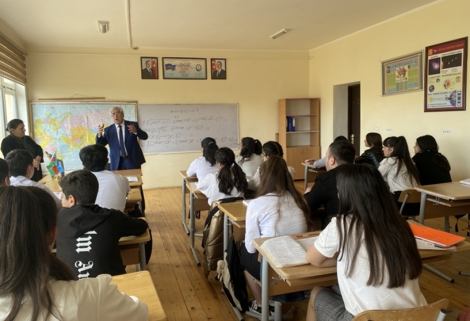 BDU-nun alimləri Tərtər məktəblilərinə Ümummilli Lider Heydər Əliyevin irsi ilə bağlı mühazirə deyiblər