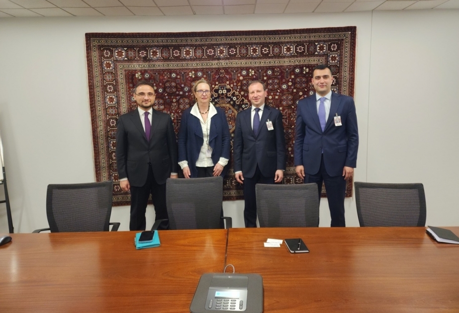 El Grupo del Banco Mundial podría destinar fondos al desarrollo del tejido de alfombras en Azerbaiyán