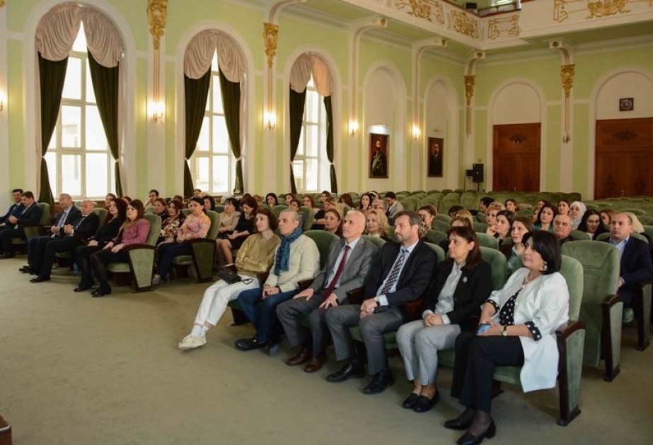 UNEC-in 165 əməkdaşına yeni fənlərin tədrisi üzrə sertifikatlar təqdim olunub