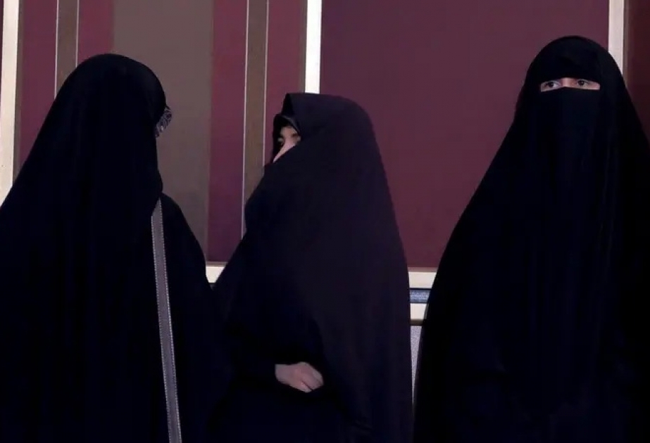 İranda başıaçıq qadınları aşkar etmək üçün ictimai yerlərdə kameralar quraşdırılır