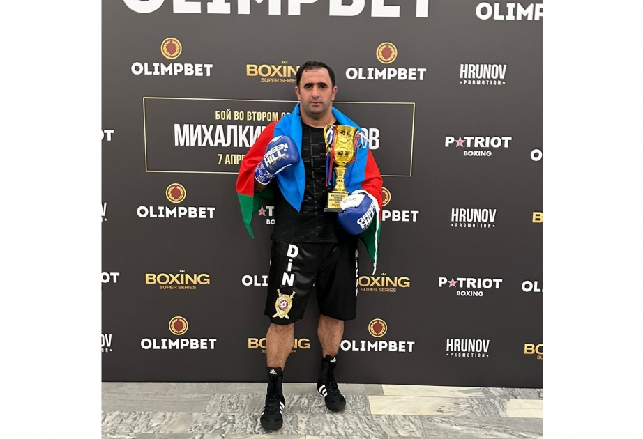 Aserbaidschansicher Profiboxer Nizami Mammadov feiert seinen nächsten Sieg