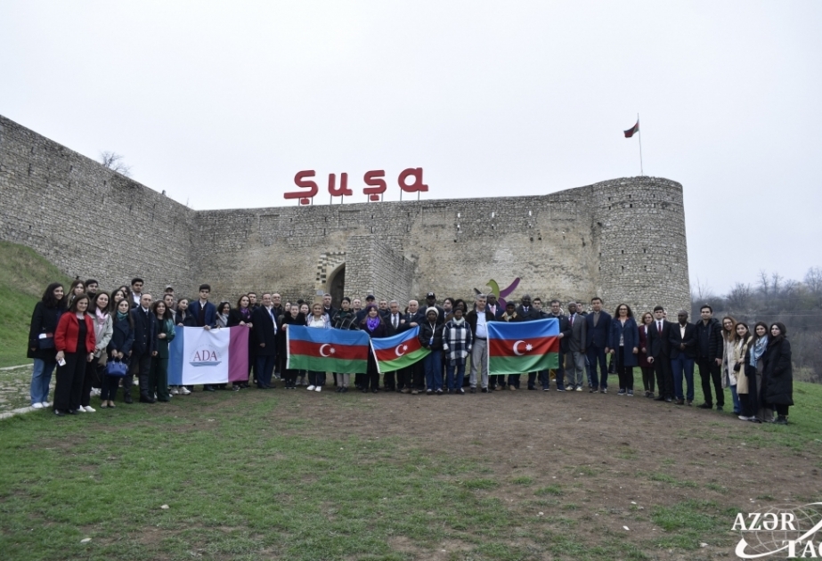 Representantes de los países miembros de TURKSOY visitan la ciudad de Shusha